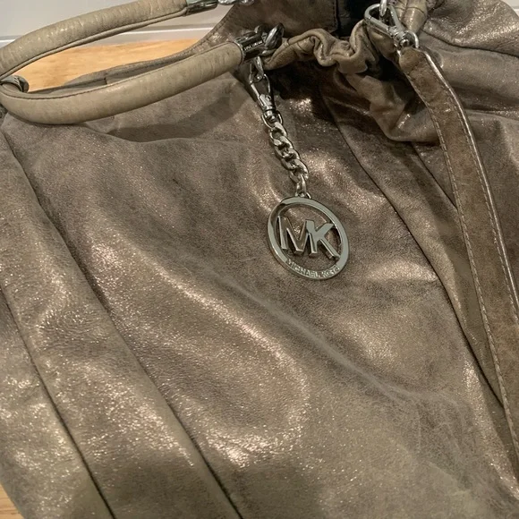 Michael Kors, champagne purse with silver accents - Picture 8 of 10